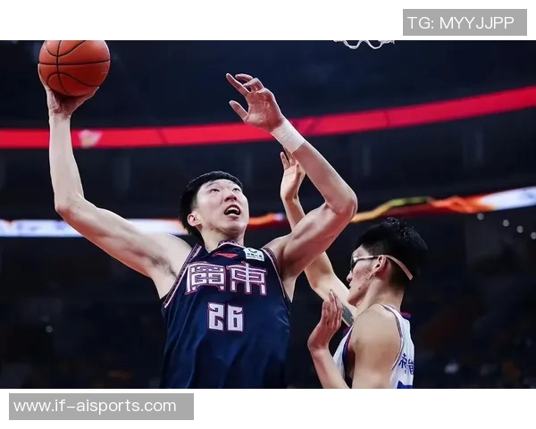 中国男篮集训名单公布，阿联周琦将分庭抗礼